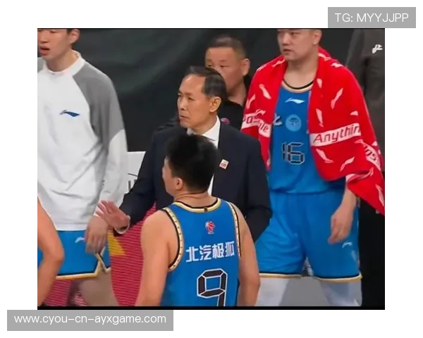 球员因在场上与对方教练对骂方言，全队无人听懂只能干瞪眼